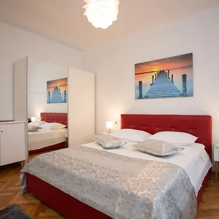 Center Beautiful * Split