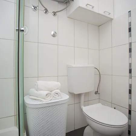 Center Beautiful Split