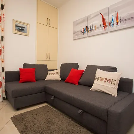 Center Beautiful Daire Split