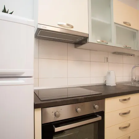 Center Beautiful Daire Split