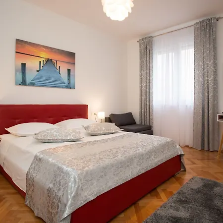 Center Beautiful * Split