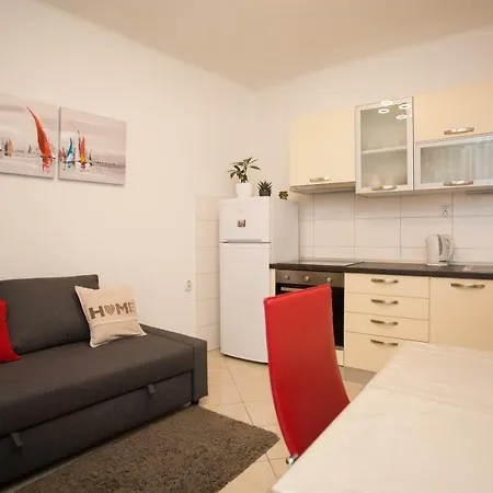 Center Beautiful * Split