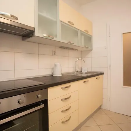 Center Beautiful * Split