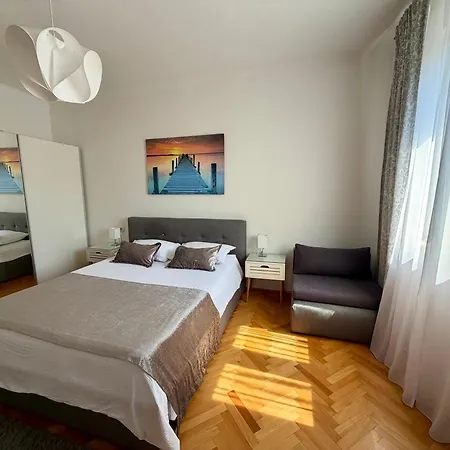 Apartment Center Beautiful *